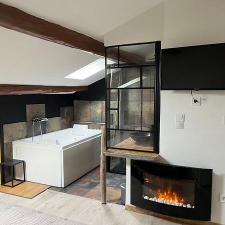 Appartement Duplex lumineux sur gde terrasse, parking, livebox à Entraigues-sur-la-Sorgue Extérieur photo