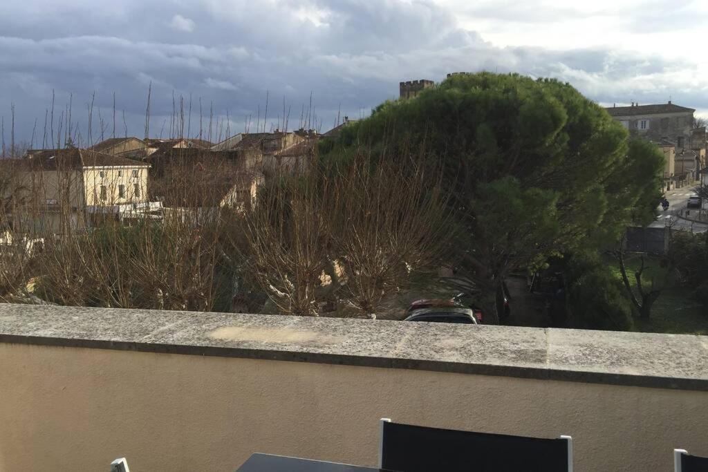 Appartement Duplex lumineux sur gde terrasse, parking, livebox à Entraigues-sur-la-Sorgue Extérieur photo