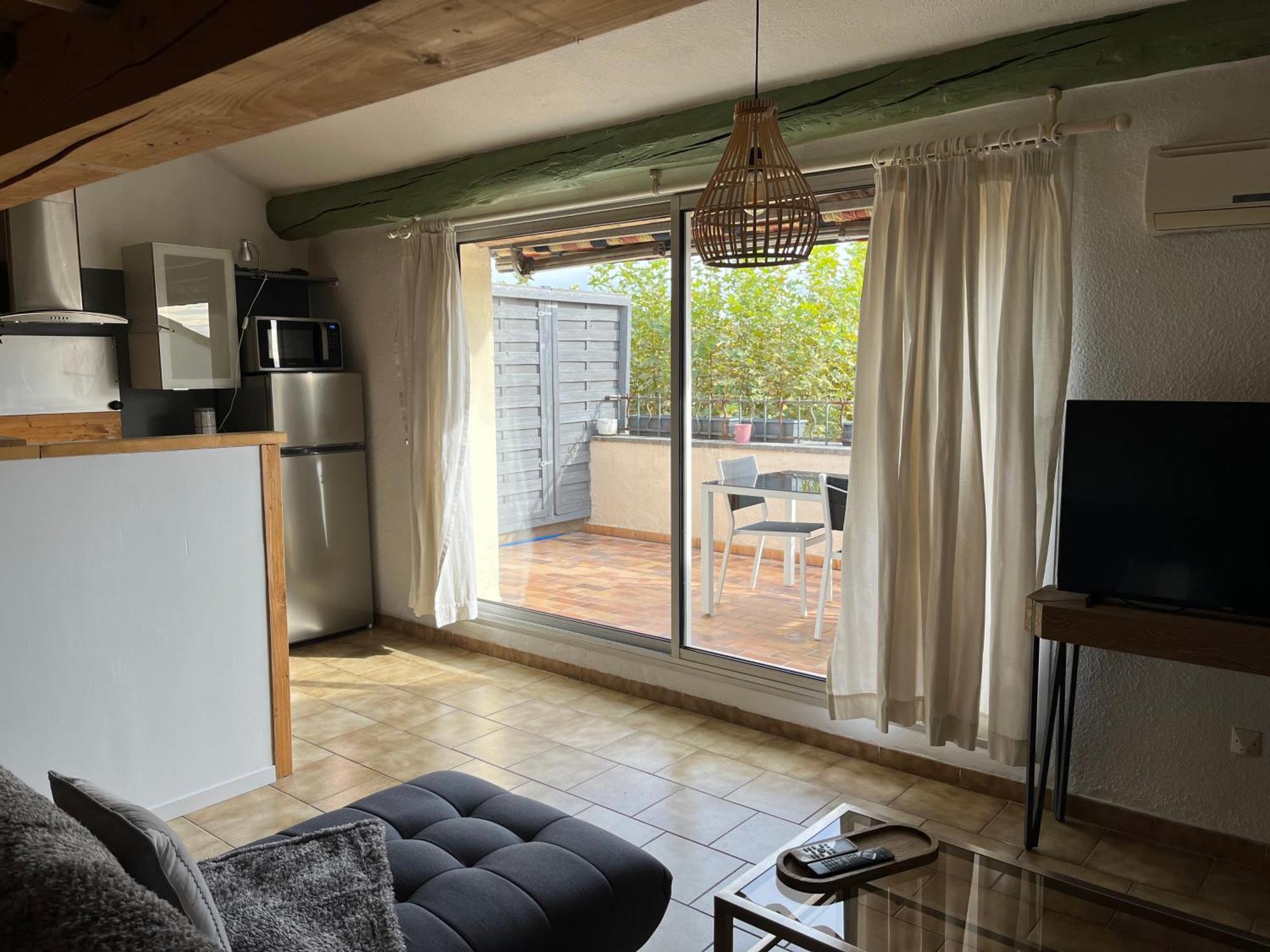 Appartement Duplex lumineux sur gde terrasse, parking, livebox à Entraigues-sur-la-Sorgue Extérieur photo