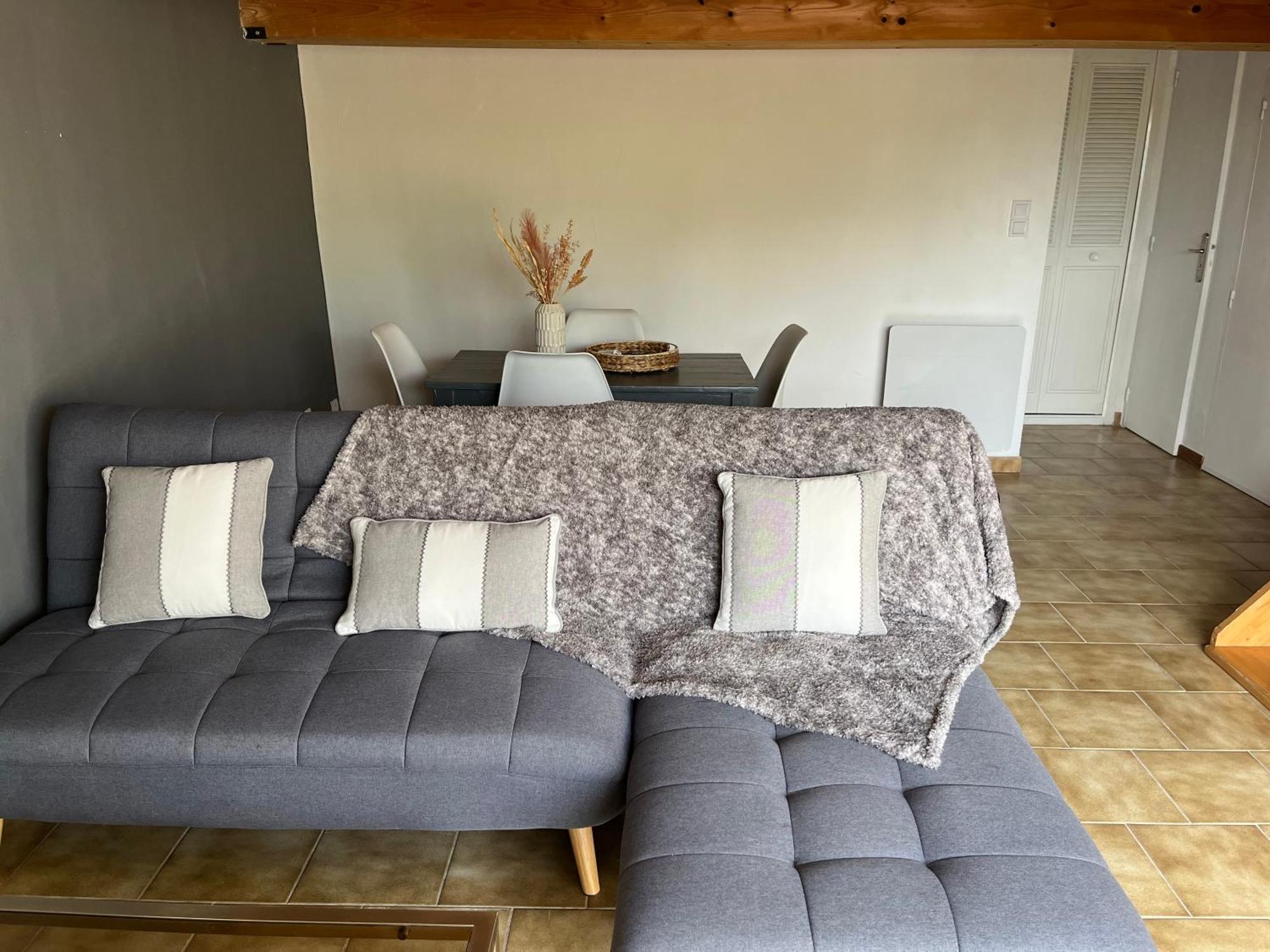 Appartement Duplex lumineux sur gde terrasse, parking, livebox à Entraigues-sur-la-Sorgue Extérieur photo