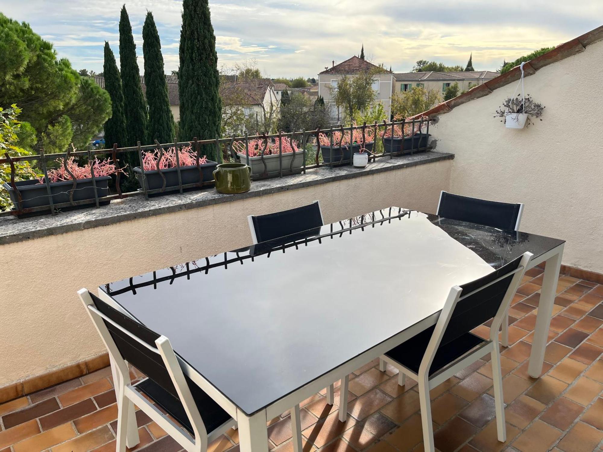 Appartement Duplex lumineux sur gde terrasse, parking, livebox à Entraigues-sur-la-Sorgue Extérieur photo
