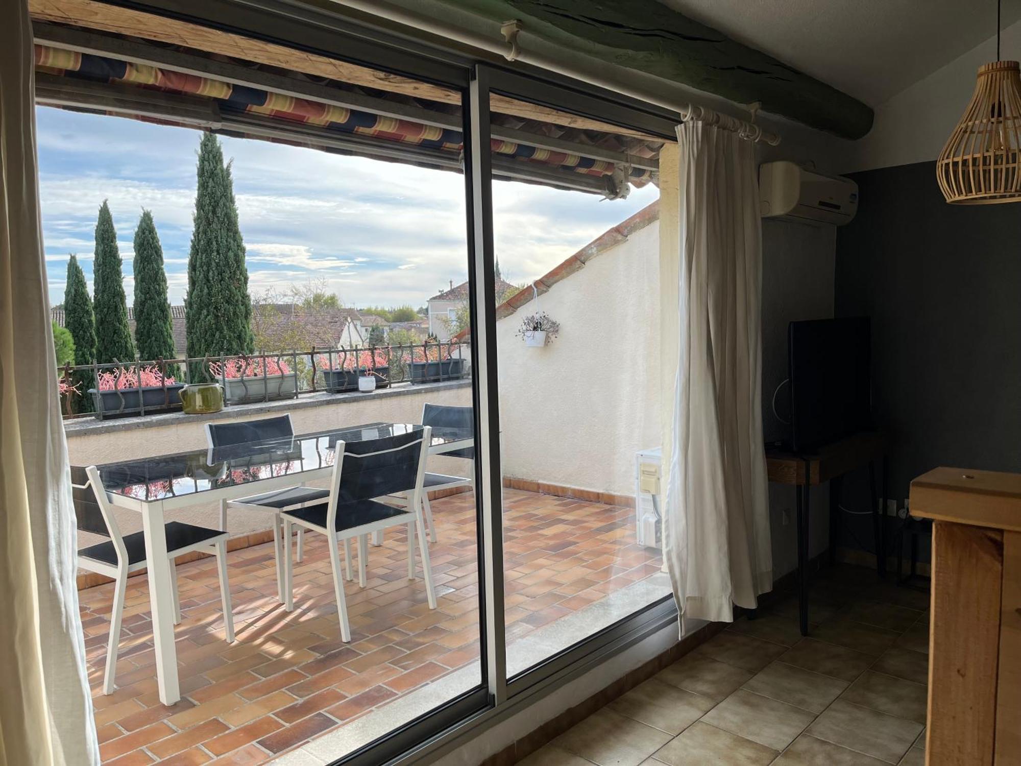 Appartement Duplex lumineux sur gde terrasse, parking, livebox à Entraigues-sur-la-Sorgue Extérieur photo