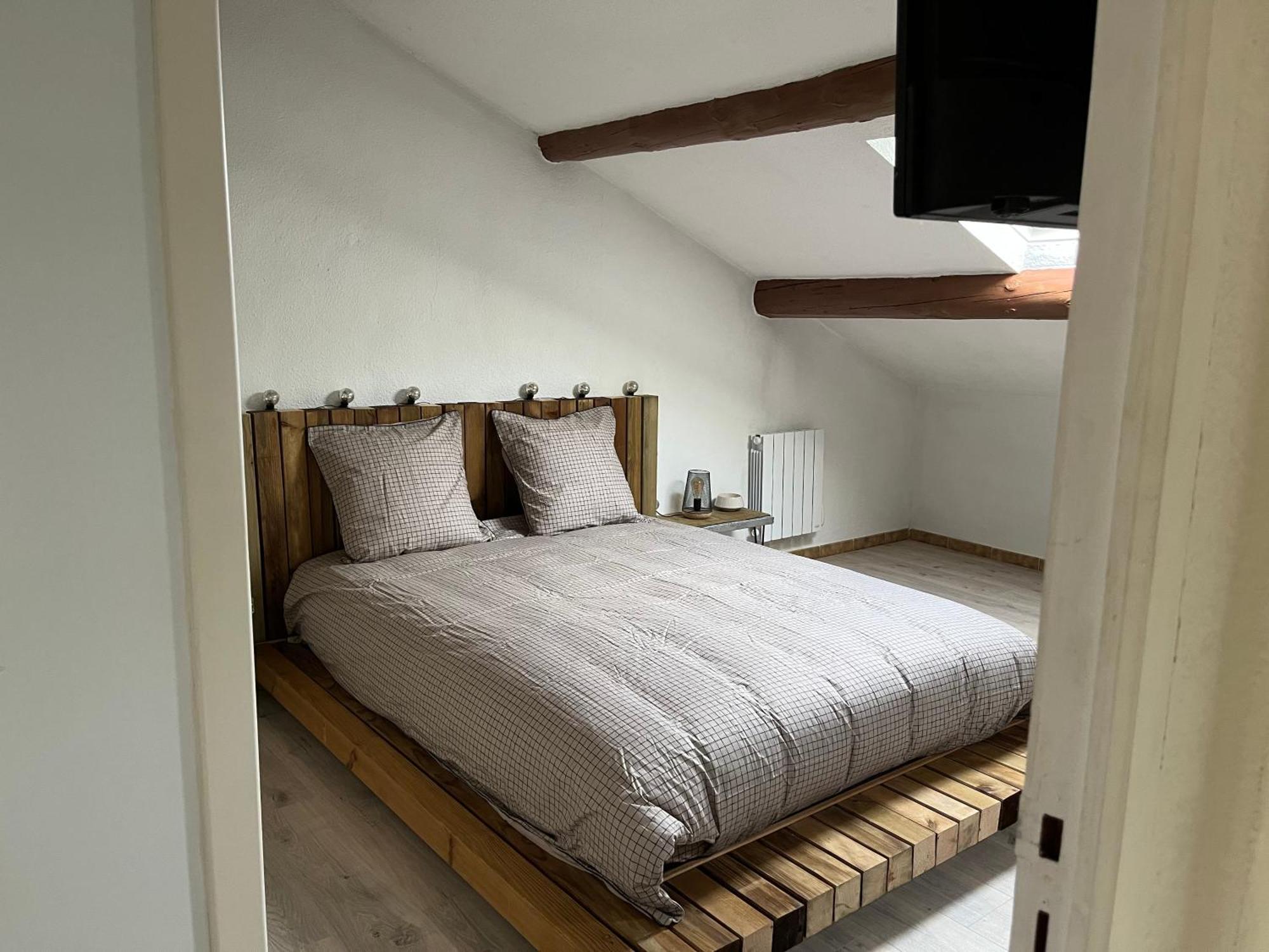 Appartement Duplex lumineux sur gde terrasse, parking, livebox à Entraigues-sur-la-Sorgue Extérieur photo