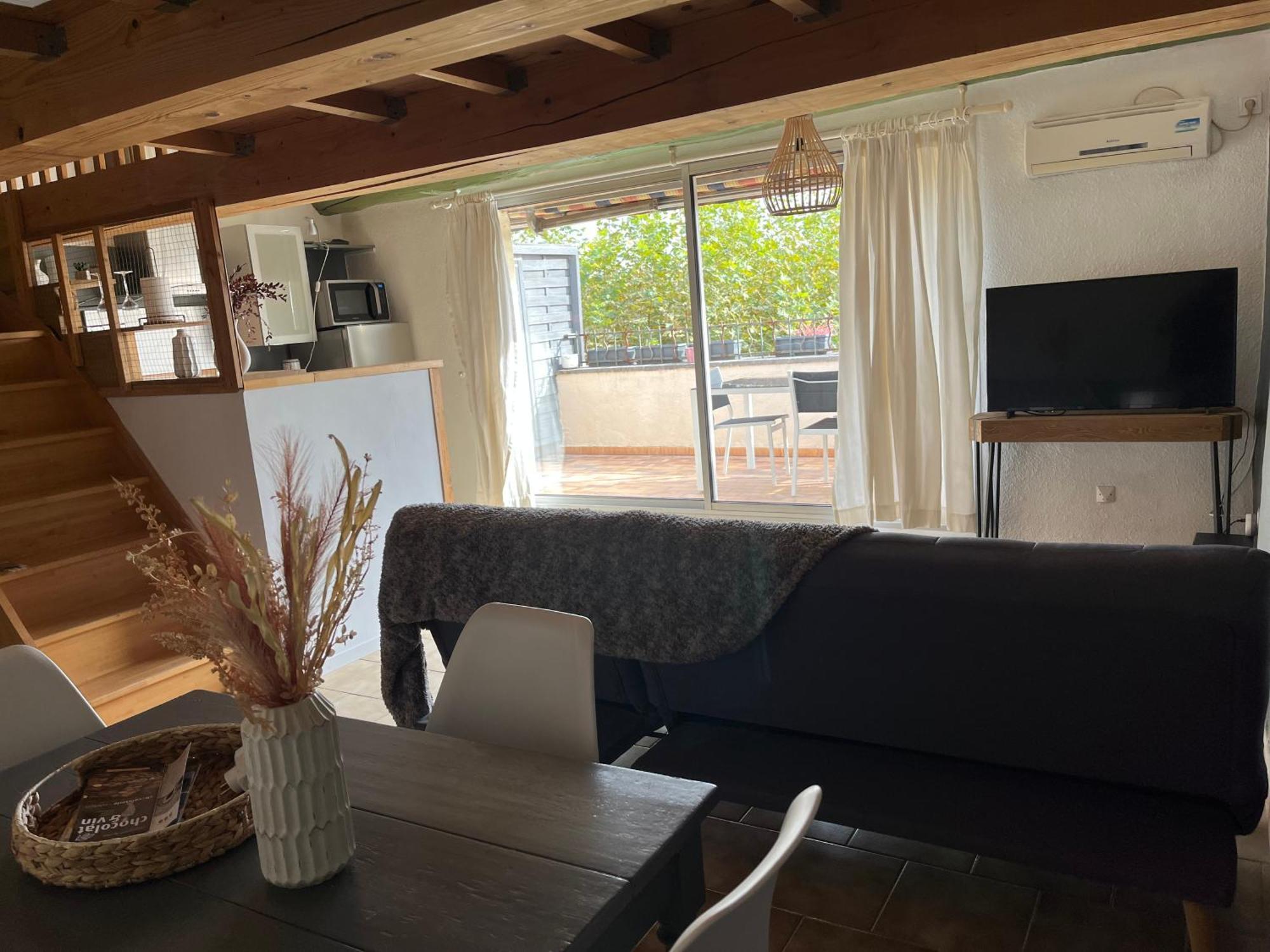 Appartement Duplex lumineux sur gde terrasse, parking, livebox à Entraigues-sur-la-Sorgue Extérieur photo