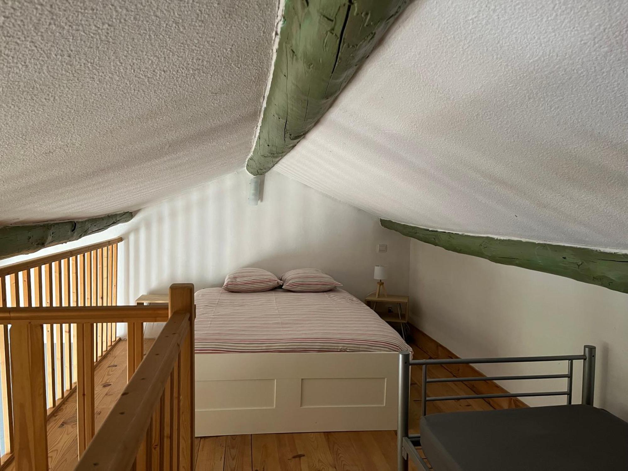 Appartement Duplex lumineux sur gde terrasse, parking, livebox à Entraigues-sur-la-Sorgue Extérieur photo